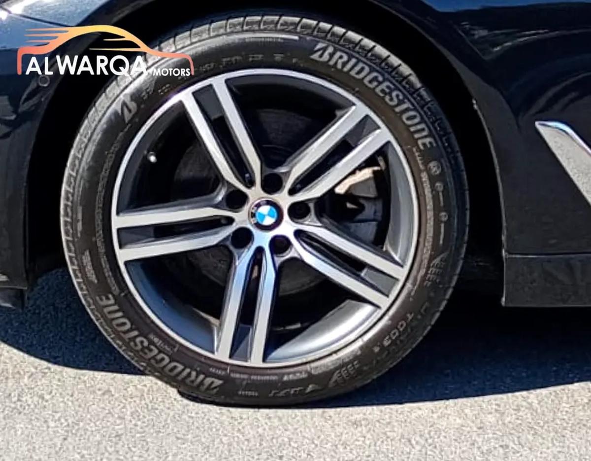 BMW 5-Series 520i-15-15