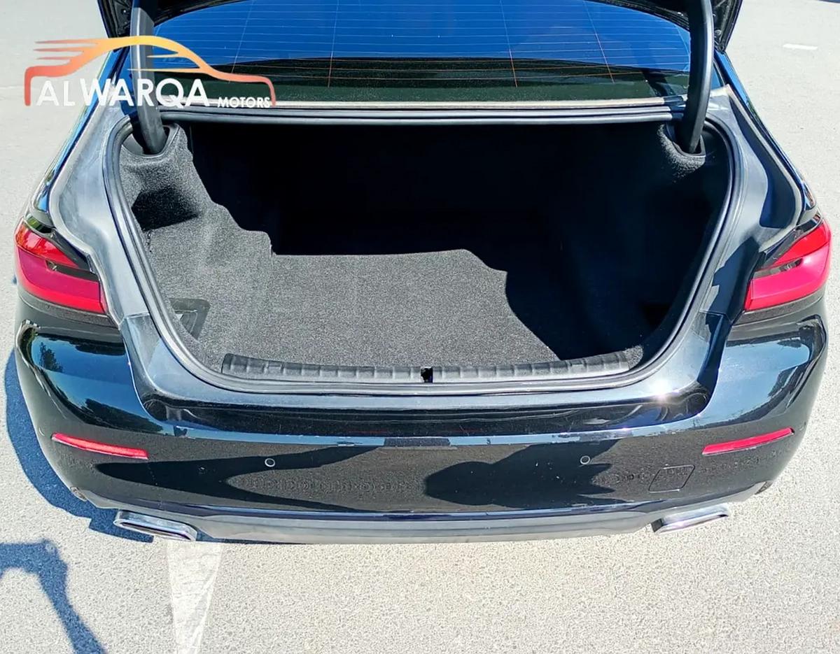 BMW 5-Series 520i-2-2