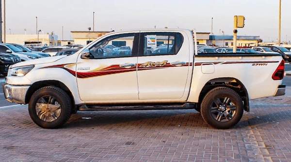 Toyota Hilux GLX FULL OPTION 2.7 AT