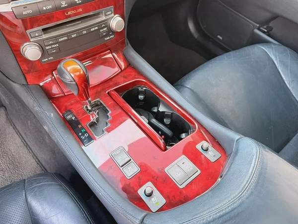 Lexus LS460 -2010 American Spec, Fully Loaded, in Excellent Condition.