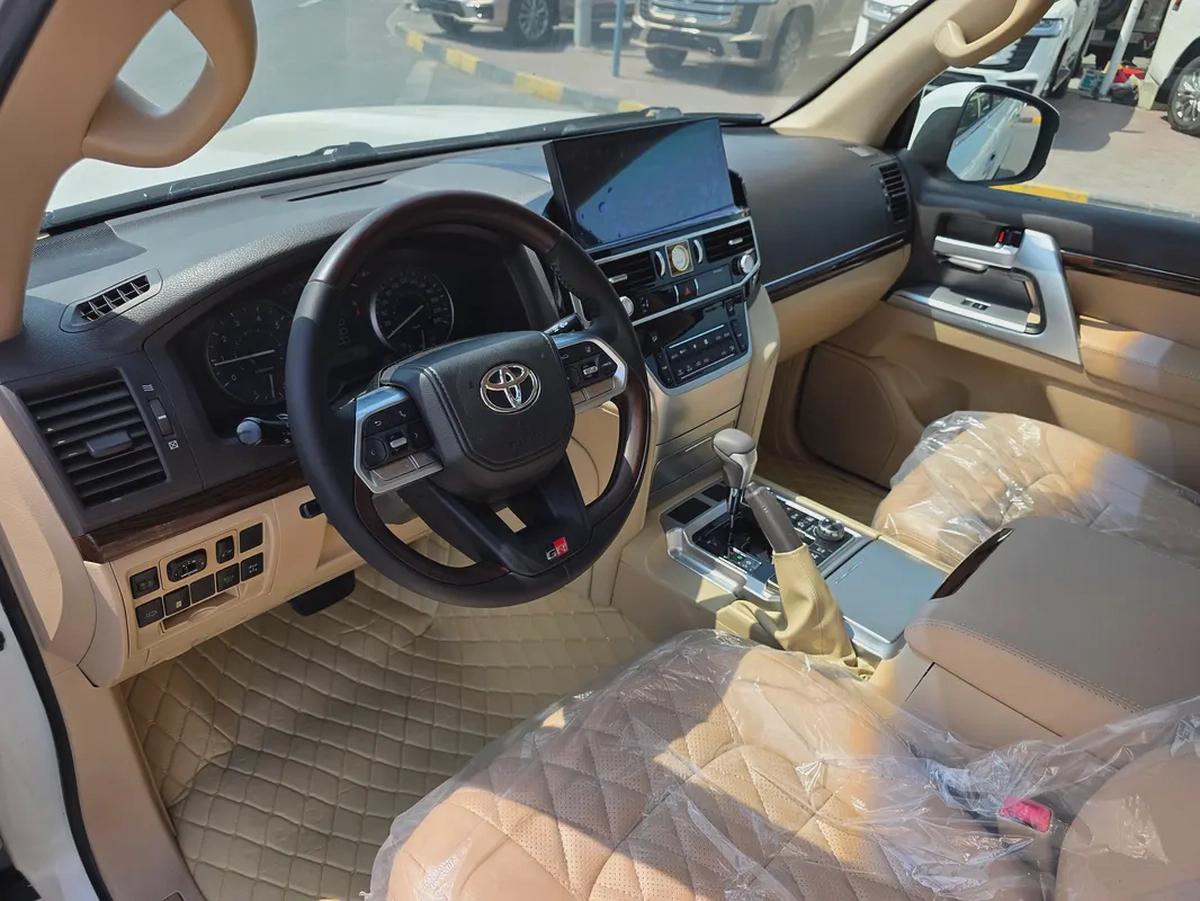 Toyota Land Cruiser GXR V8 Model 2014 Upgrade New Face-lift 2024 Full Options-6-6