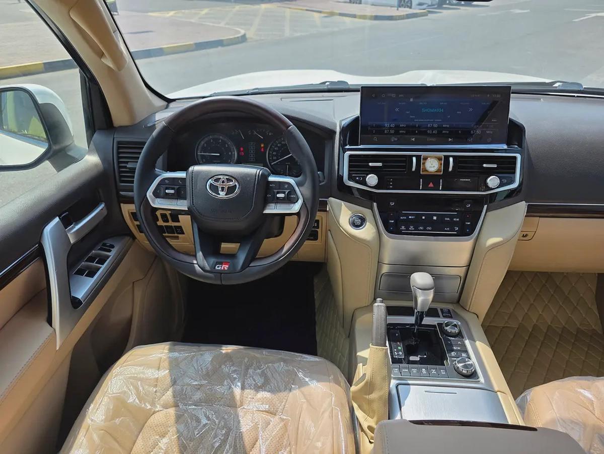 Toyota Land Cruiser GXR V8 Model 2014 Upgrade New Face-lift 2024 Full Options-8-8