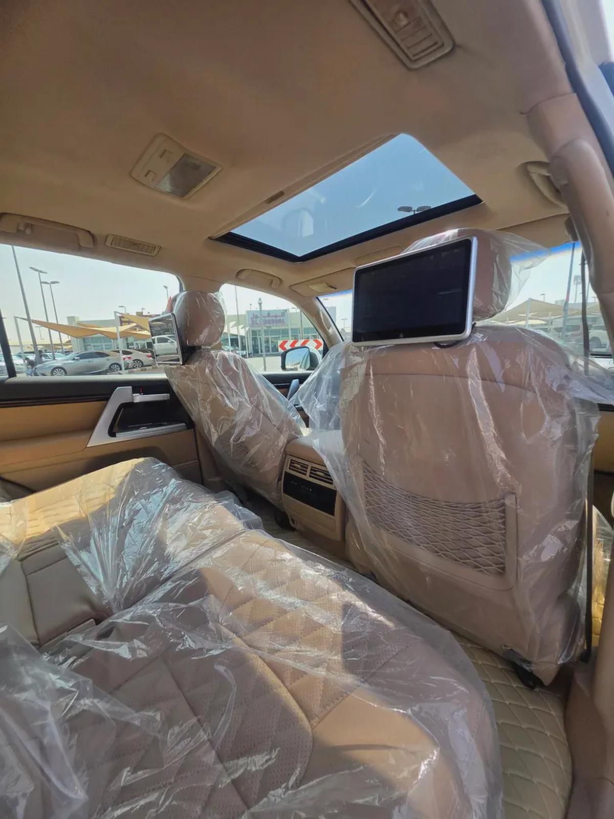 Toyota Land Cruiser GXR V8 Model 2014 Upgrade New Face-lift 2024 Full Options-9-9