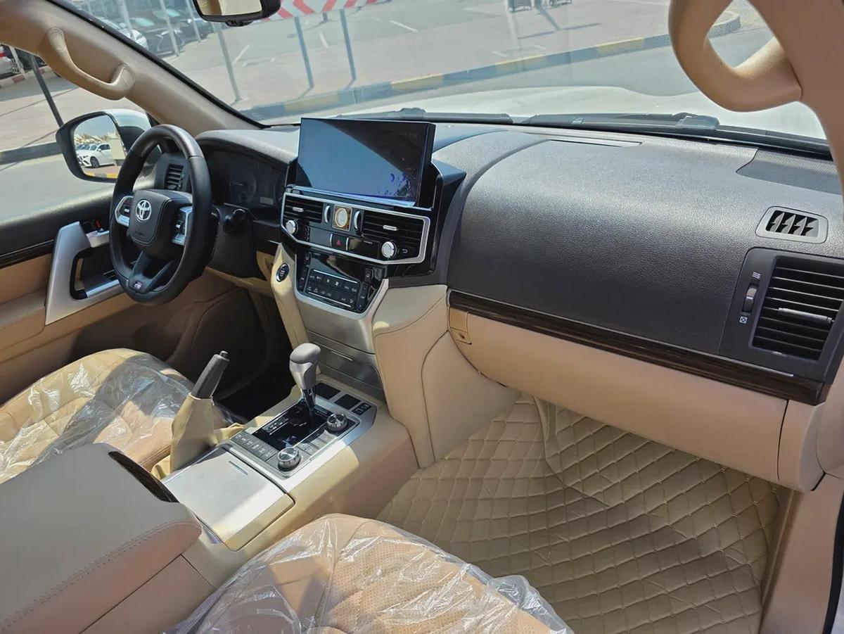 Toyota Land Cruiser GXR V8 Model 2014 Upgrade New Face-lift 2024 Full Options-10-10