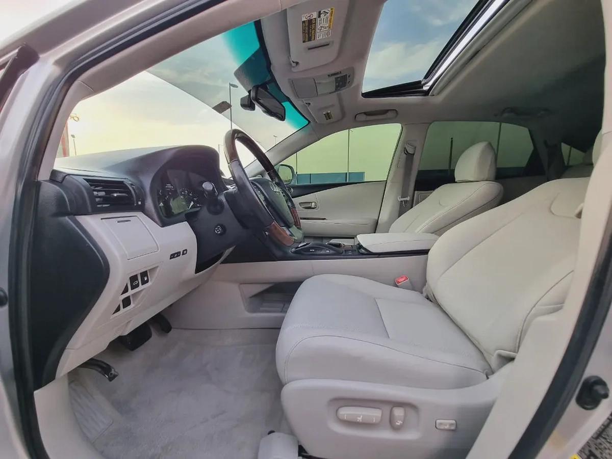 LEXUS RX350 2010 4X4 FULL OPTION IN EXCELLENT CONDITION-4-4