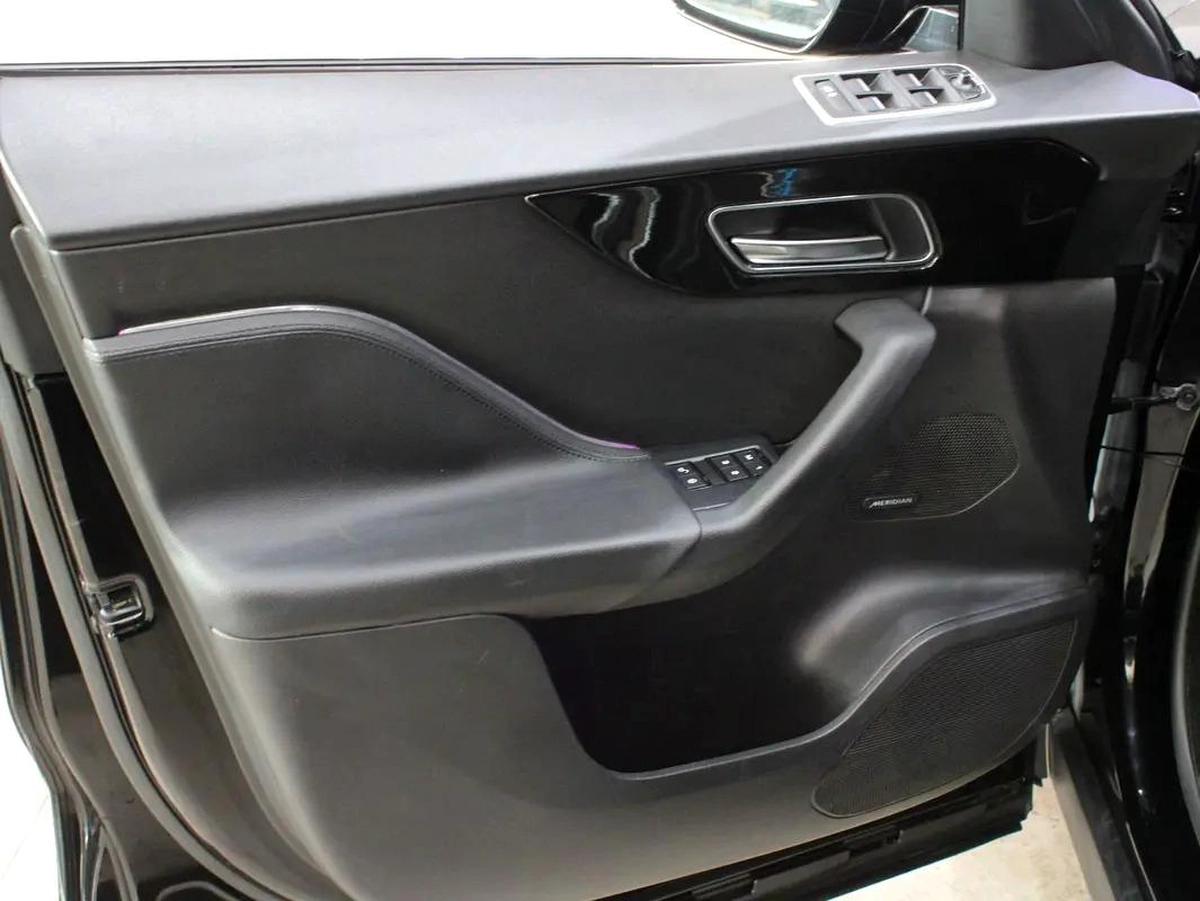 2019 - Jaguar F-Pace 25T V4 No accidents-16-16