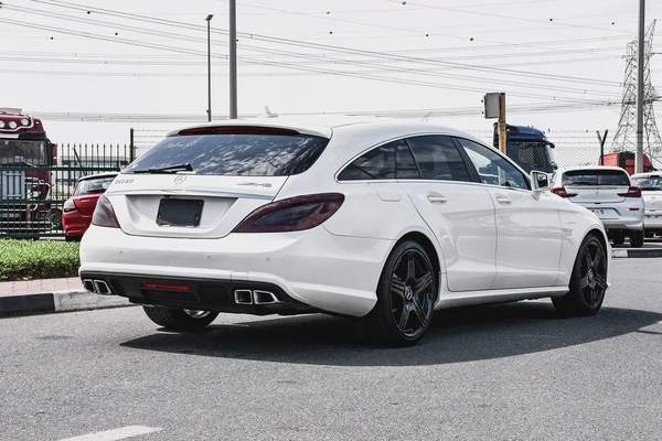 2013 - BENZ CLS63 AMG SHOOTING BRAKE - BRAND NEW CONDITION - ONLY 82,000 KM