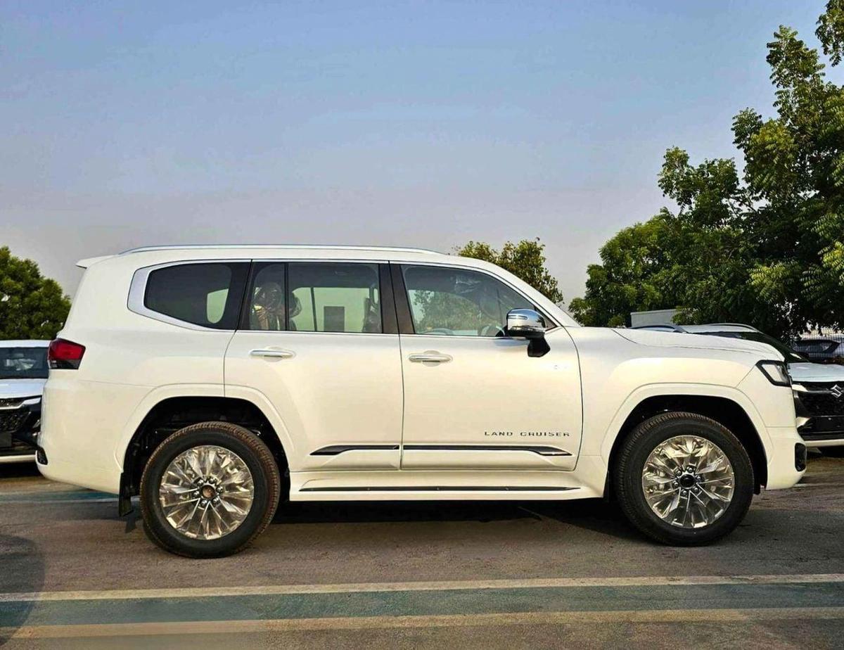 Toyota Land Cruiser VXR TWIN TURBO HYBRID || 3.5L PETROL V6 / RADAR / FULL OPTION (CODE#LC3HVXRH)-1-1