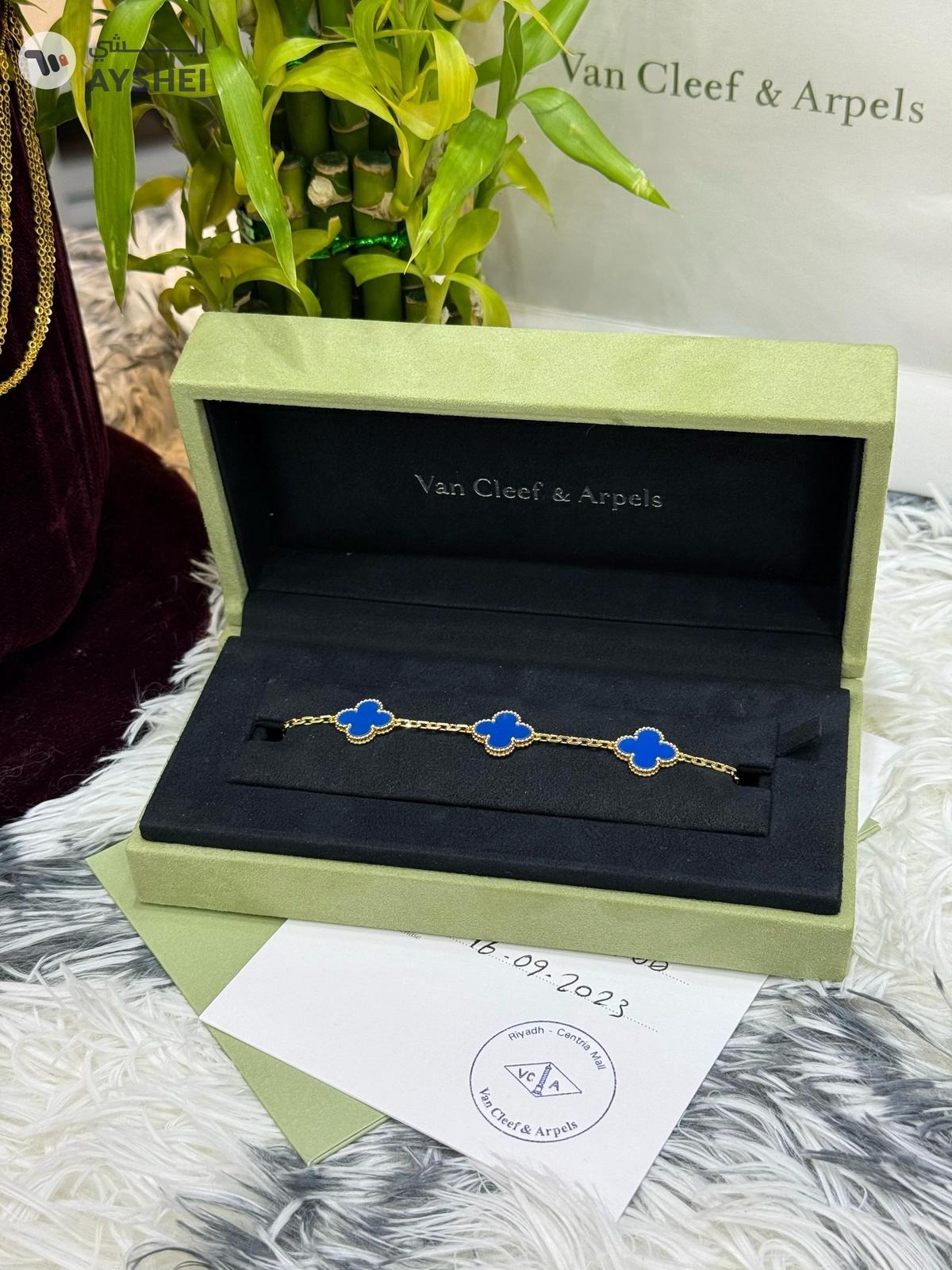 Van Cleef & Arpels Vintage Alhambra bracelet, 5 motifs Agate-0-portrait