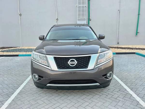 Nissan Pathfinder SV 2015 - GCC Specs - Well Maintained