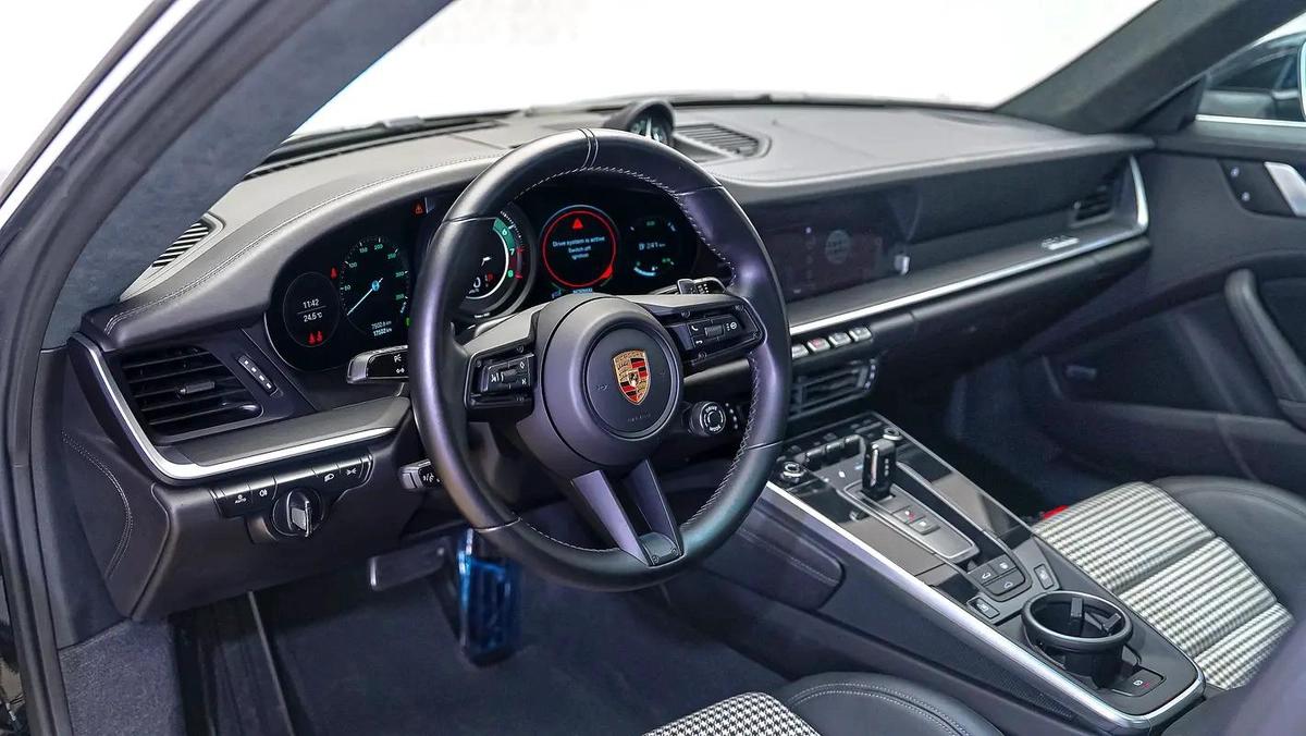 Porsche 911 Turbo-8-8