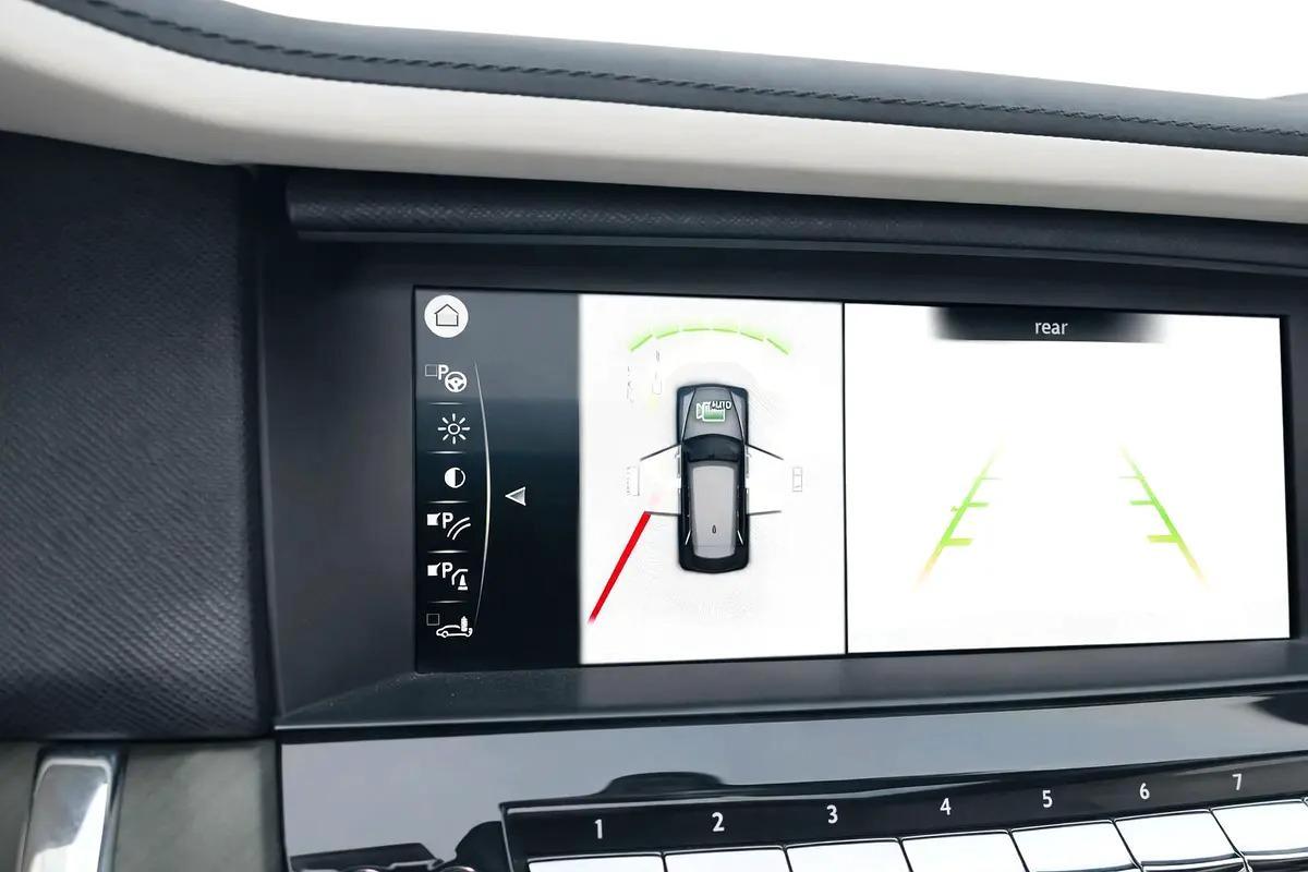 Rolls-Royce Cullinan 2020 | GCC Specs | V12 Luxury SUV | Mint Condition-6-6