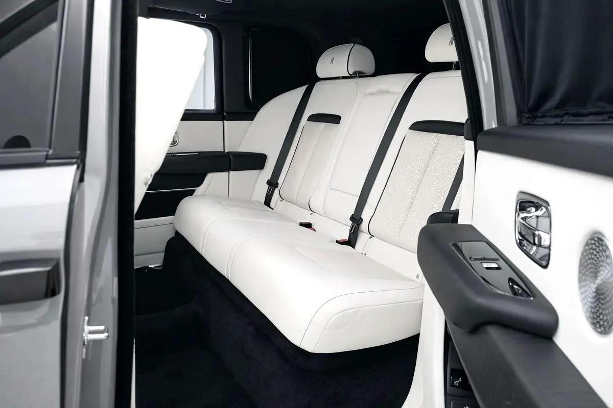 Rolls-Royce Cullinan 2020 | GCC Specs | V12 Luxury SUV | Mint Condition-8-8