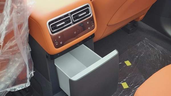Li Auto L7 Ultra (Black Orange)