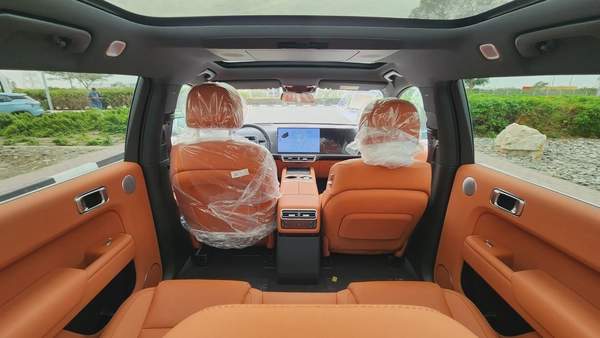 Li Auto L7 Ultra (Black Orange)