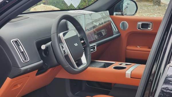 Li Auto L7 Ultra (Black Orange)