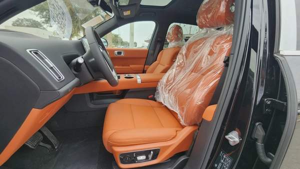 Li Auto L7 Ultra (Black Orange)