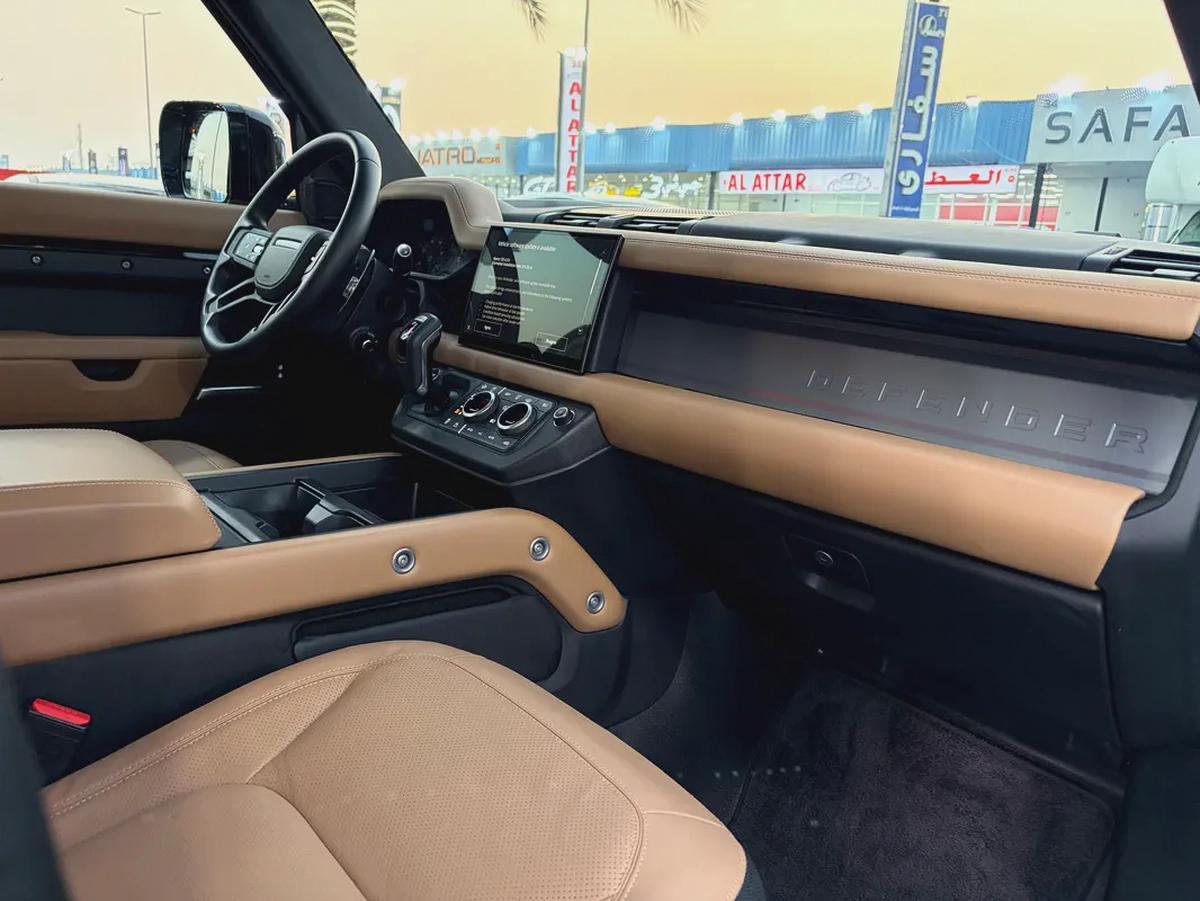 2025. Defender V8. P525.-10-10