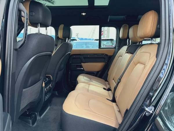 2025. Defender V8. P525.