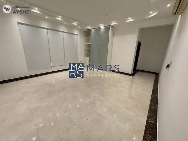 🌟 Luxurious 6-Bedroom Villa with Private Garden in Al Juraina