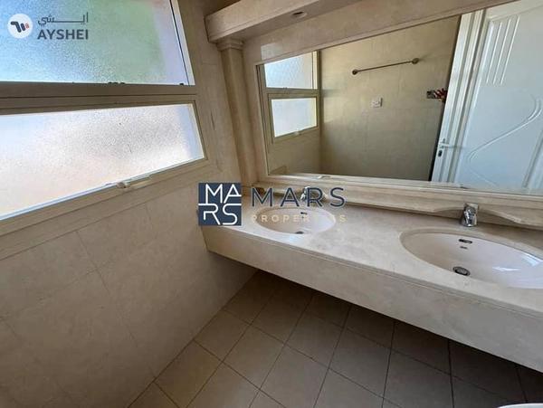 🌟 Luxurious 6-Bedroom Villa with Private Garden in Al Juraina