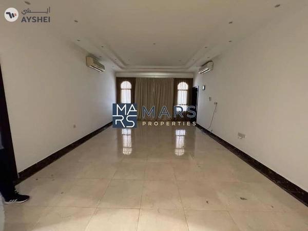 🌟 Luxurious 6-Bedroom Villa with Private Garden in Al Juraina