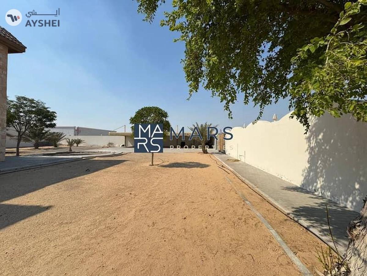 π Luxurious 6-Bedroom Villa with Private Garden in Al Juraina-22-22