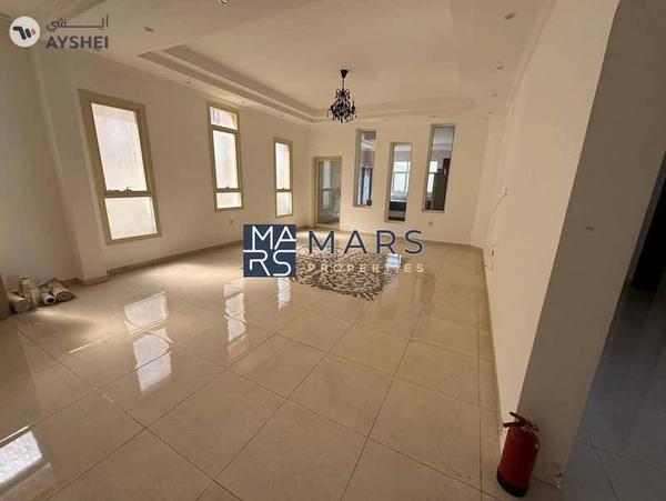 🌟 Luxurious 6-Bedroom Villa with Private Garden in Al Juraina