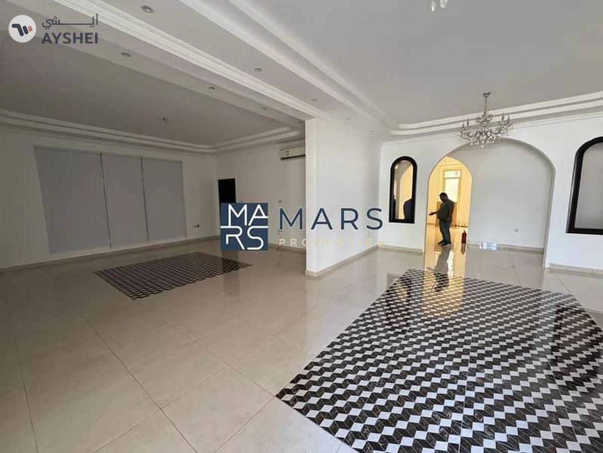 π Luxurious 6-Bedroom Villa with Private Garden in Al Juraina-3-3