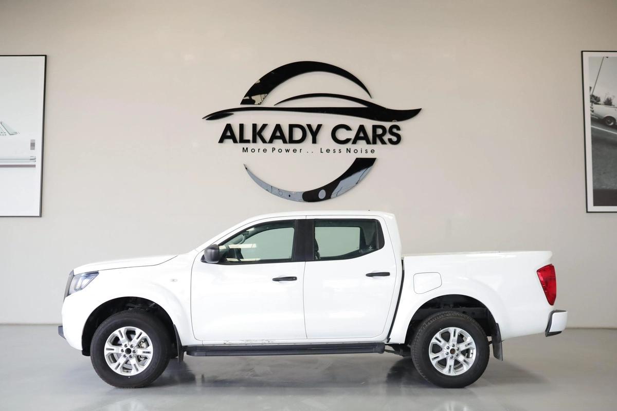 NISSAN NAVARA 2.5 PETROL SE 4X2 MT DC PLUS-6-6