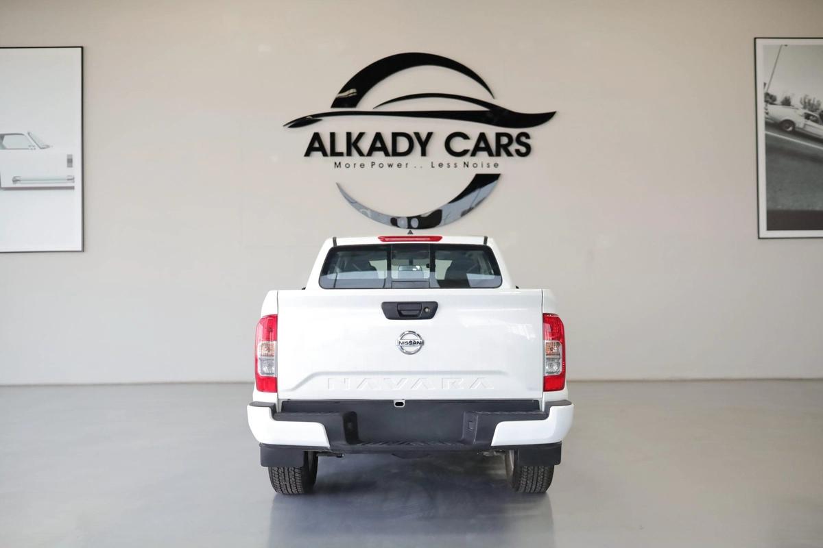 NISSAN NAVARA 2.5 PETROL SE 4X2 MT DC PLUS-4-4