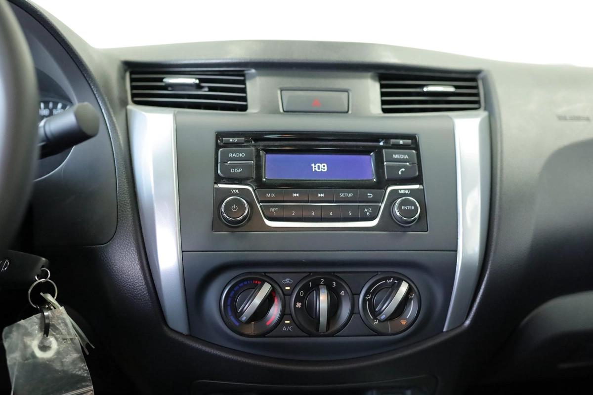 NISSAN NAVARA 2.5 PETROL SE 4X2 MT DC PLUS-11-11
