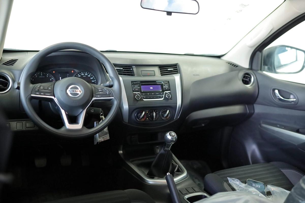 NISSAN NAVARA 2.5 PETROL SE 4X2 MT DC PLUS-5-5