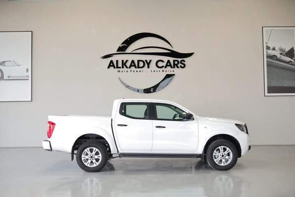 NISSAN NAVARA 2.5 PETROL SE 4X2 MT DC PLUS
