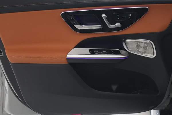 MERCEDES-BENZ -GLC COUPE -GLC200-4MATIC-0KM-2026-GCC SPECS-UNDER WARRANTY (Available 3 colors)
