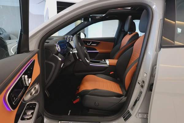 MERCEDES-BENZ -GLC COUPE -GLC200-4MATIC-0KM-2026-GCC SPECS-UNDER WARRANTY (Available 3 colors)