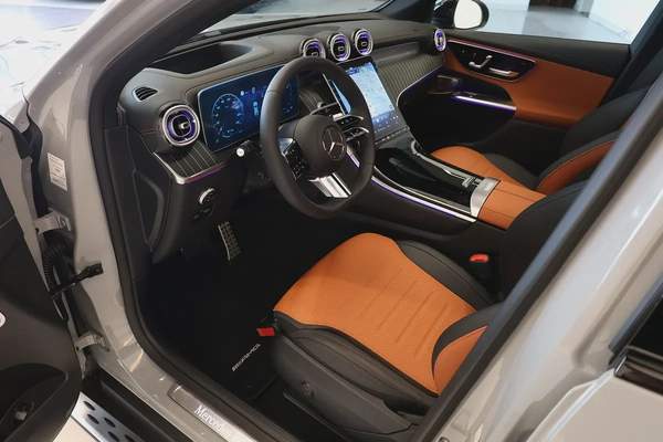 MERCEDES-BENZ -GLC COUPE -GLC200-4MATIC-0KM-2026-GCC SPECS-UNDER WARRANTY (Available 3 colors)