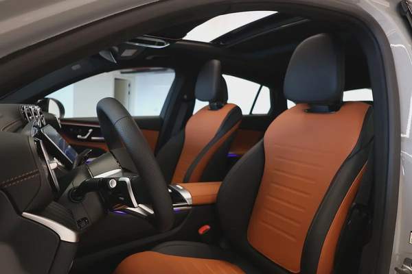 MERCEDES-BENZ -GLC COUPE -GLC200-4MATIC-0KM-2026-GCC SPECS-UNDER WARRANTY (Available 3 colors)