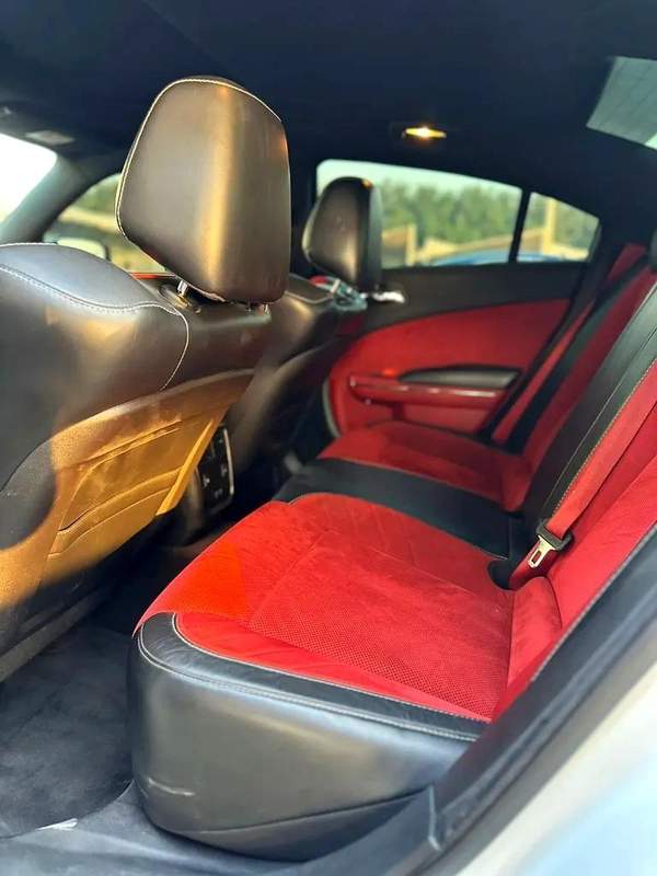 DODGE CHARGER HELLCAT SRT GCC 2017 Original paint perfect condition zero accidents