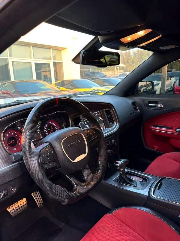 DODGE CHARGER HELLCAT SRT GCC 2017 Original paint perfect condition zero accidents