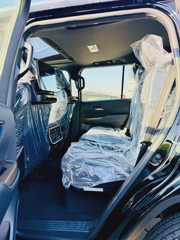 LC 300 GXR 3.5L GCC 2026 BRAND NEW FOR EXPORT