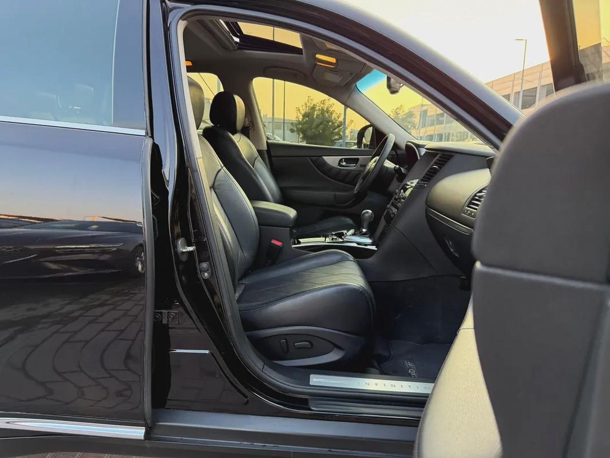 Infiniti QX70 - 2018 Gulf Specs, Full Option, Accident-Free-9-9