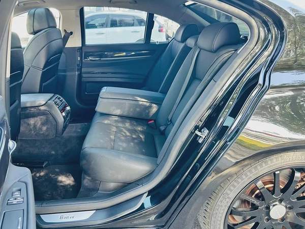 BMW 750I | 2010 | ONLY : 110417 KM | CLEAN TITLE | JAPAN IMPORT