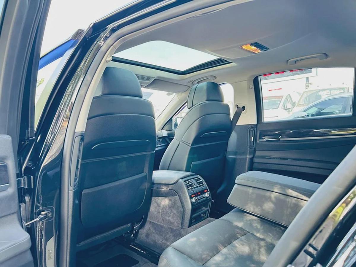 BMW 750I | 2010 | ONLY : 110417 KM | CLEAN TITLE | JAPAN IMPORT-11-11