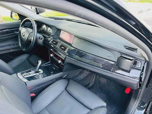 BMW 750I | 2010 | ONLY : 110417 KM | CLEAN TITLE | JAPAN IMPORT