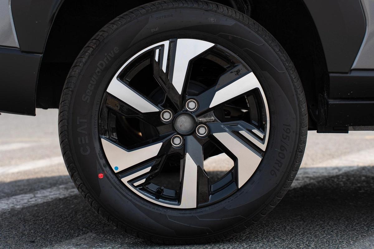 Nissan Magnite SL-15-15