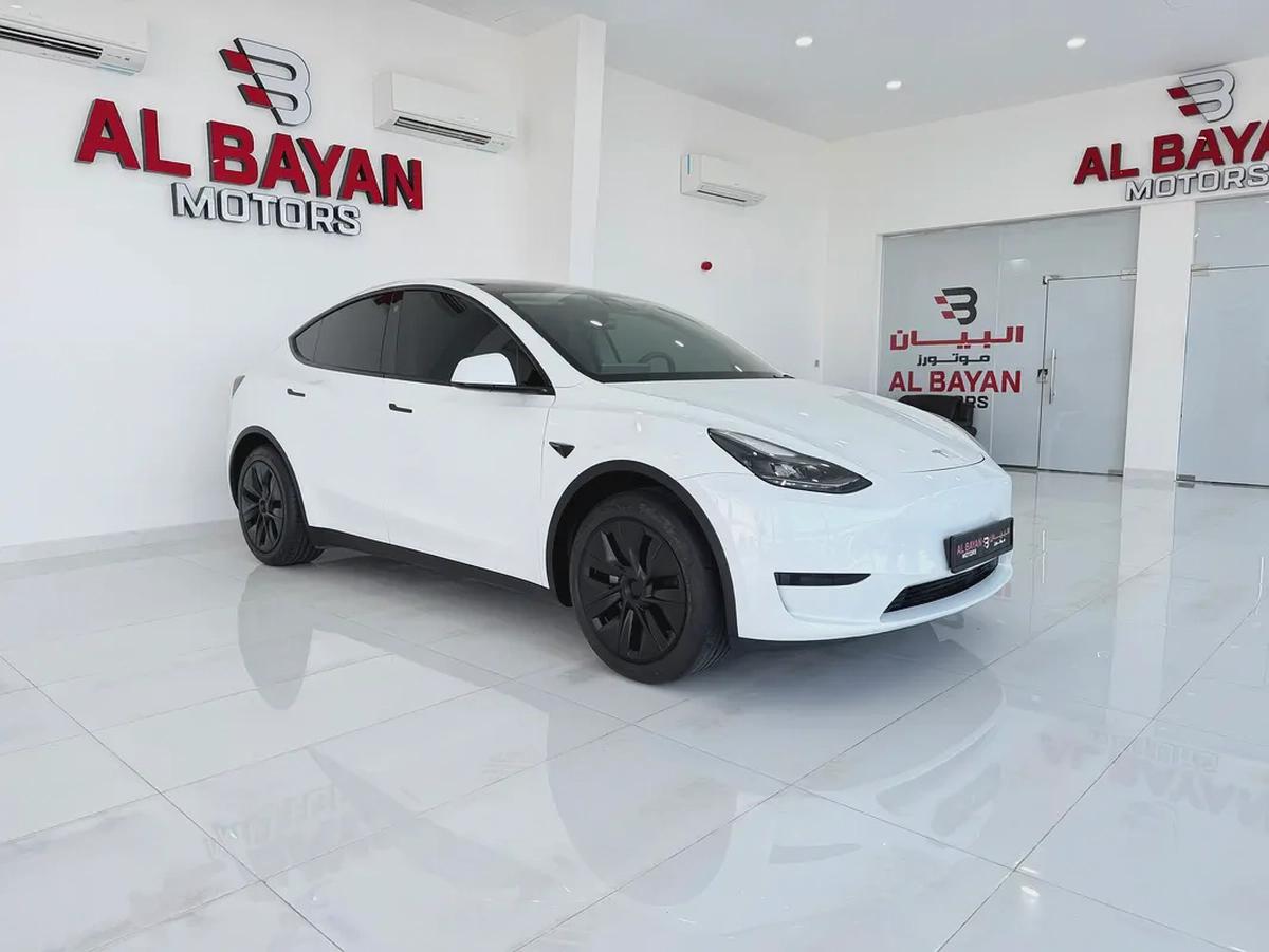 تسلا موديل واي ستاندرد ابيض / اسود 2023 Tesla Model Y Standard - GCC Specs - Excellent Condition-0-0