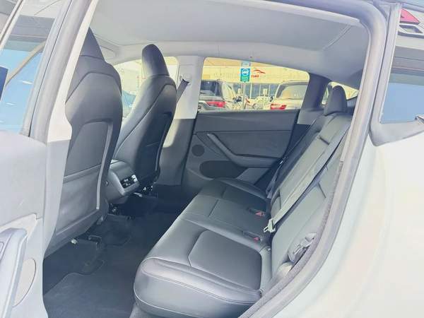 تسلا موديل واي ستاندرد ابيض / اسود 2023 Tesla Model Y Standard - GCC Specs - Excellent Condition