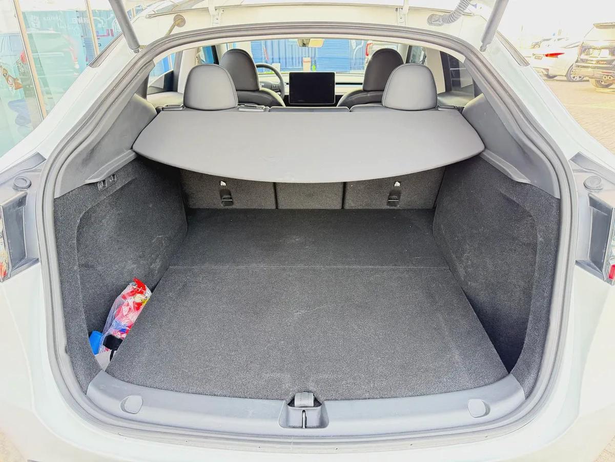 تسلا موديل واي ستاندرد ابيض / اسود 2023 Tesla Model Y Standard - GCC Specs - Excellent Condition-13-13