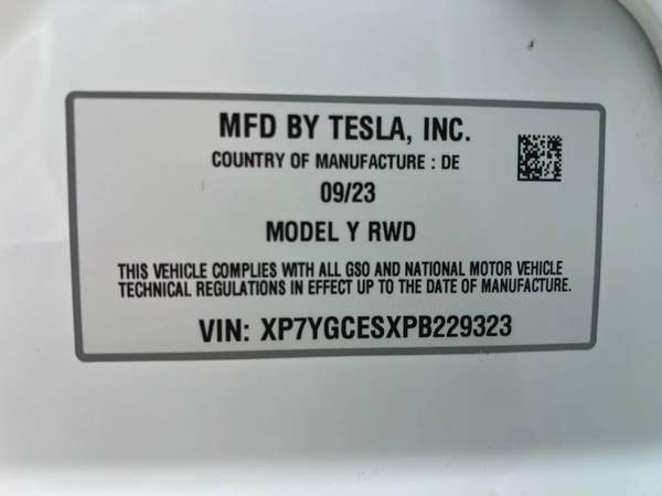 تسلا موديل واي ستاندرد ابيض / اسود 2023 Tesla Model Y Standard - GCC Specs - Excellent Condition